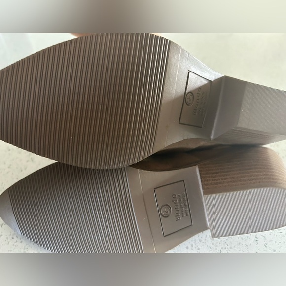 Blondo women’s Nala slip on tan suede shoes size 7.5 and new without box - Picture 5 of 5